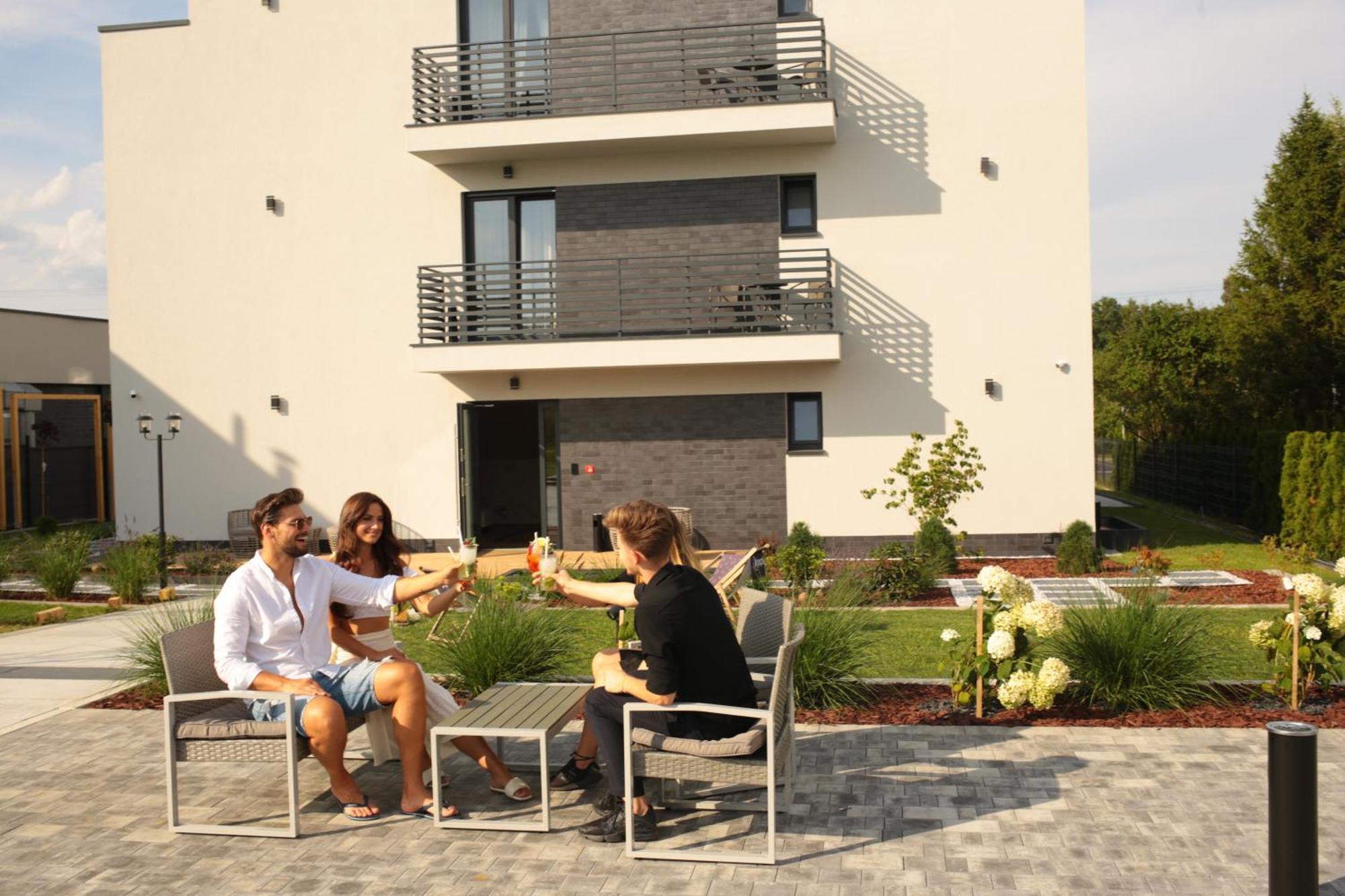 Resto Inn - Smart Apartamenty Blisko Energylandii Polwies Экстерьер фото