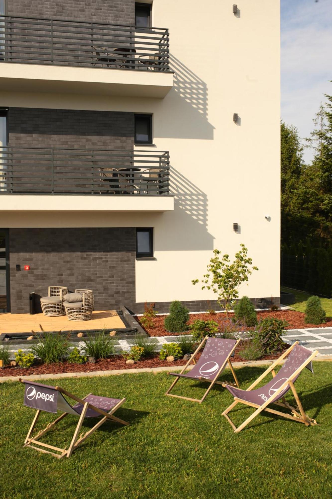 Resto Inn - Smart Apartamenty Blisko Energylandii Polwies Экстерьер фото